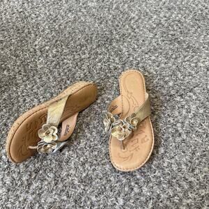 Born Leather Thong Sandal Cork Low Wedge Size 7 Flower Appliqué Metallic Gold